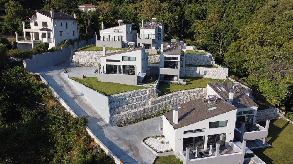 Villa, Smoking