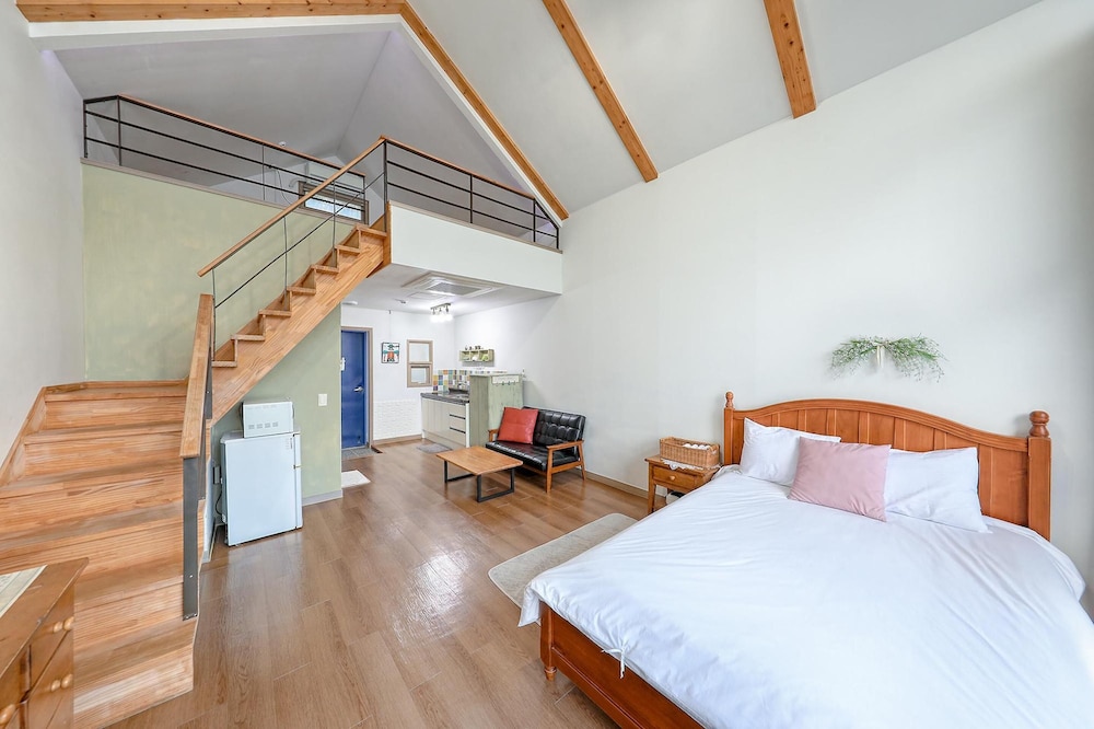 Basic Room, 1 Bedroom (202 (Oceanview)) - Photo 12
