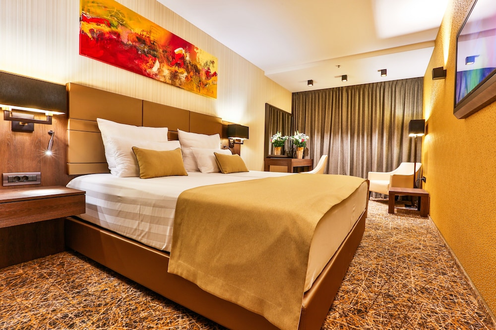 Superior Room, 1 King Bed, Sea View photo 3