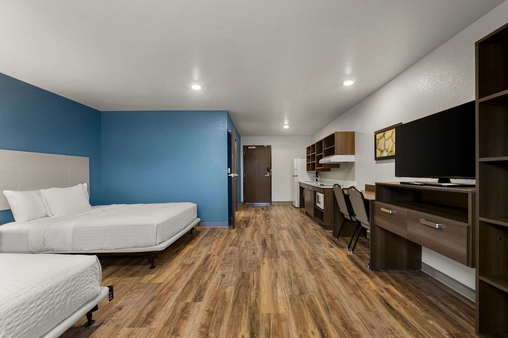 Suite, 2 Queen Beds, Non Smoking photo 3