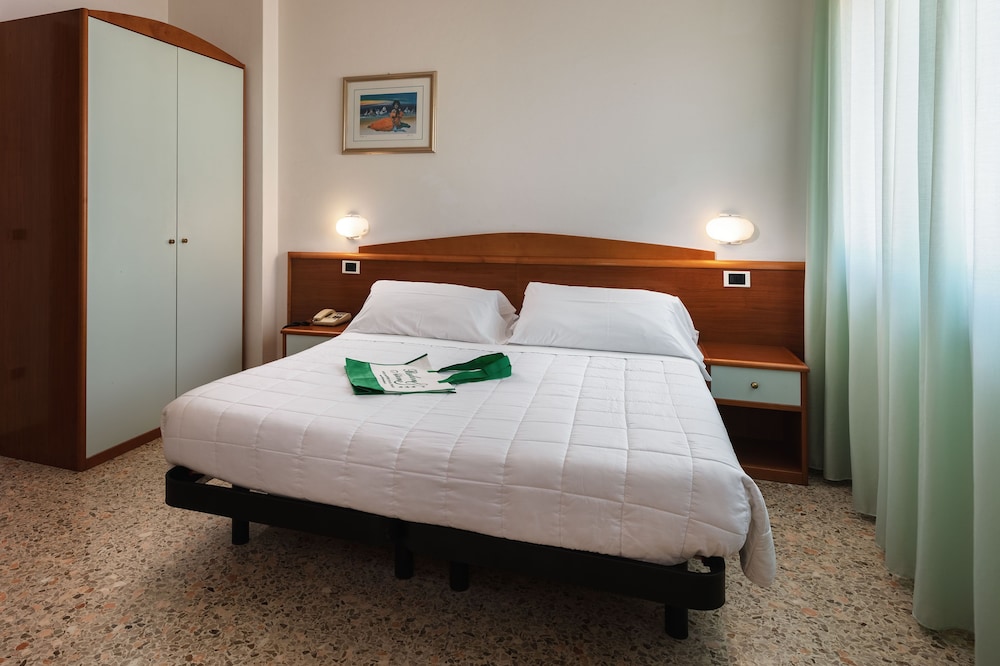 Standard Double Room (no Balcony) photo 1