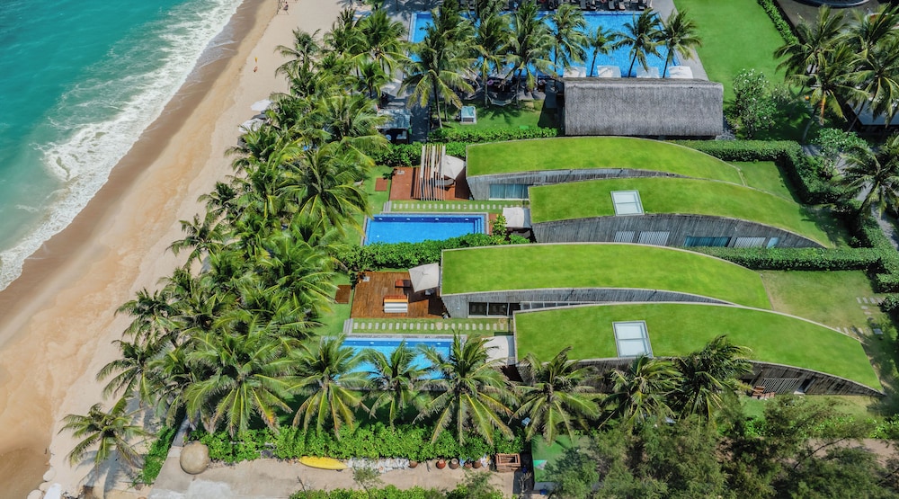 Beachfront Three-bedroom Wave Pool Villa (Spa Inclusive) photo 2