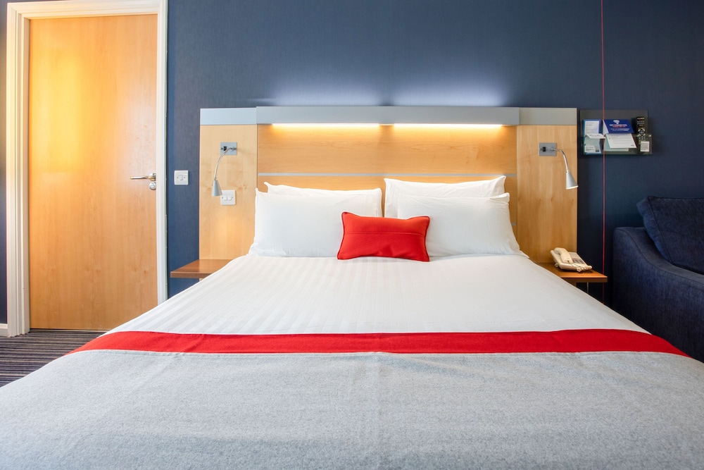 Standard Room, 1 Double Bed, Accessible (with Free Hot Breakfast) - Photo 2