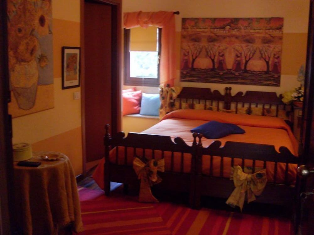 Standard Double or Twin Room, Private Bathroom photo 2