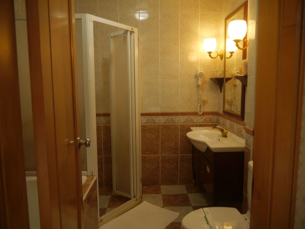 Elite Quadruple Room photo 2