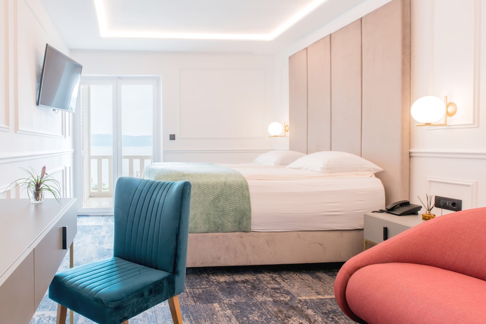 Deluxe Triple Room, Balcony, Sea View
