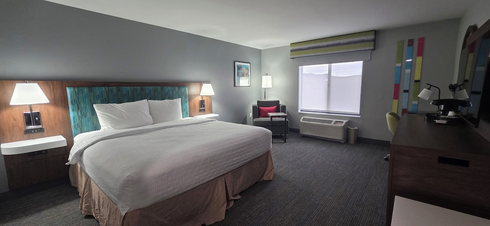 Room, 1 King Bed, Accessible (Hearing) - Photo 2