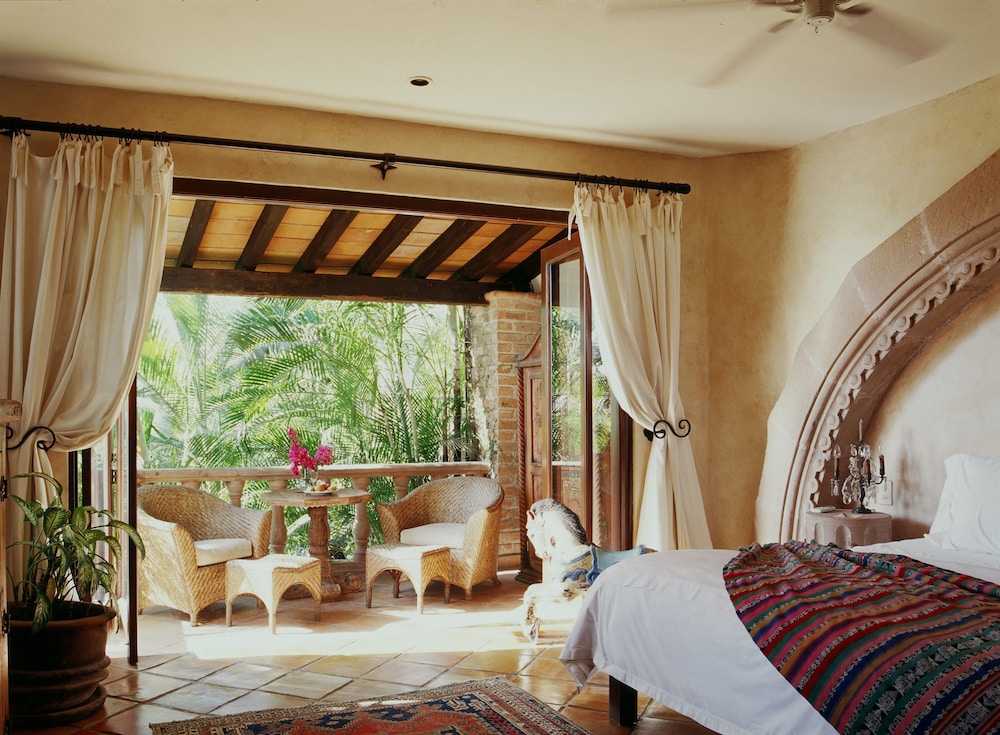 Jr Suite Angel's Dome, 1 Queen Bed, Balcony, Mountain View
