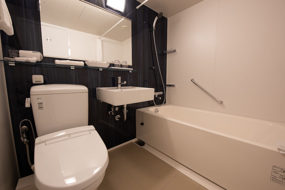 Twin Room, Non Smoking - Photo 6