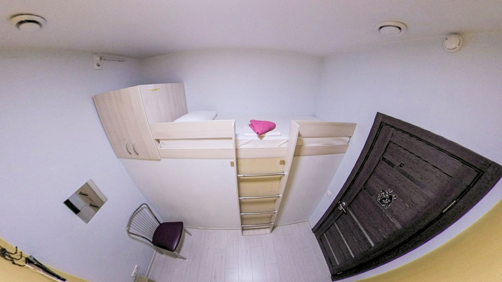 Economy Single Room, Shared Bathroom photo 1