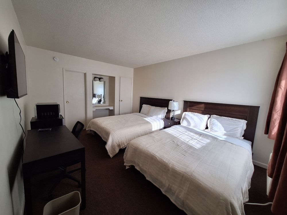Deluxe Double Room, Two Queen Beds, Non-Smoking
