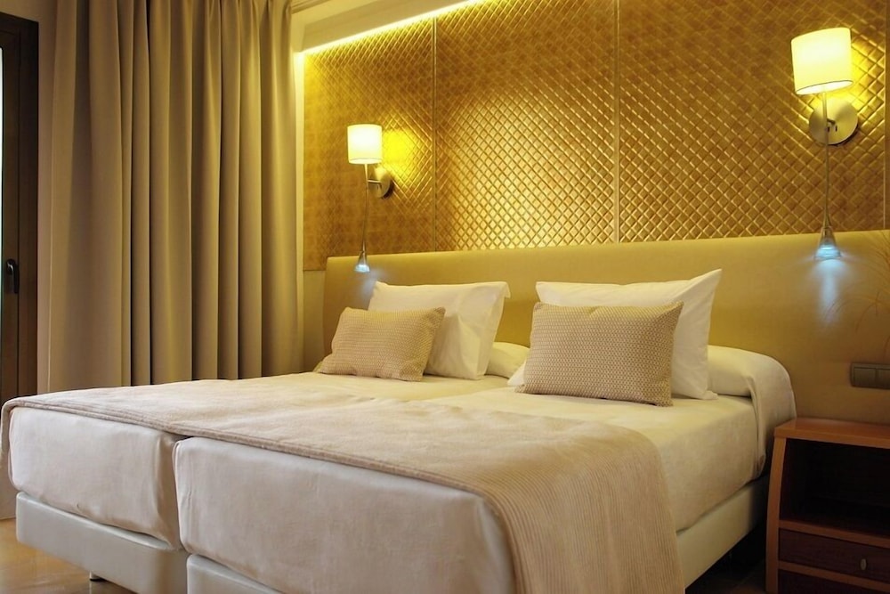 Superior Double Room, Pool View - Photo 1