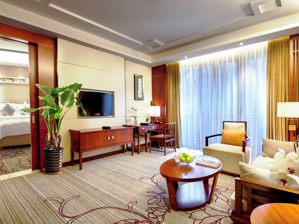 Superior Suite, 1 King Bed, Club Lounge Access photo 1