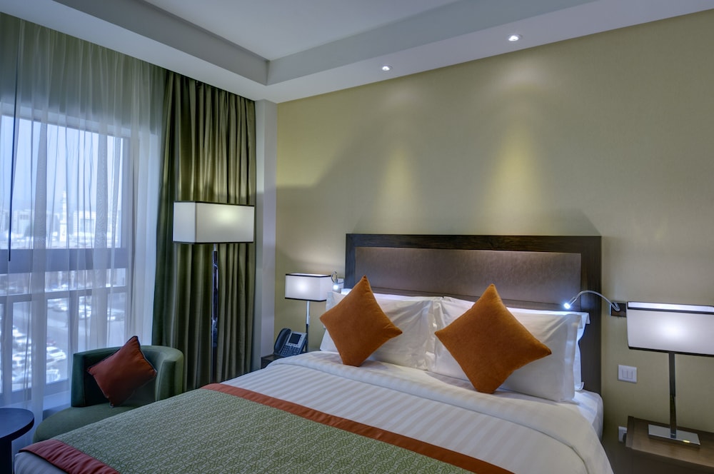 Standard Room, 1 Queen Bed, Accessible, City View