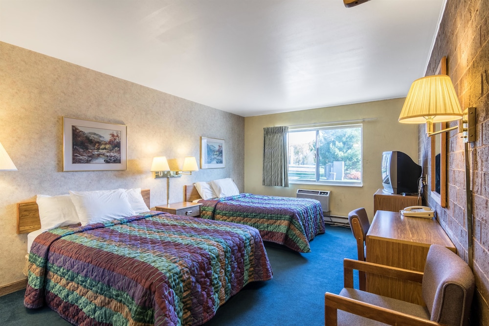Standard Room, 2 Double Beds, Non Smoking - Photo 4