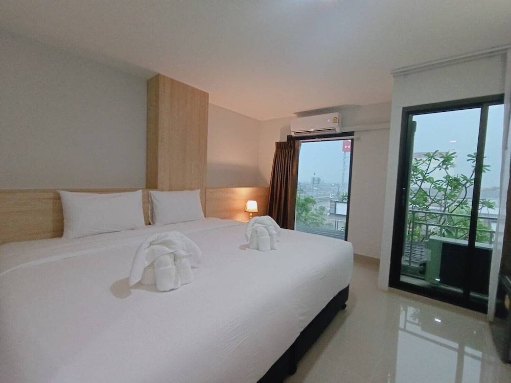 Deluxe with Bathtub, Double Bed photo 1