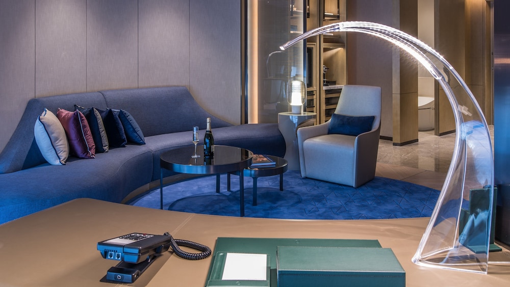 Junior Suite, 1 King Bed, City View