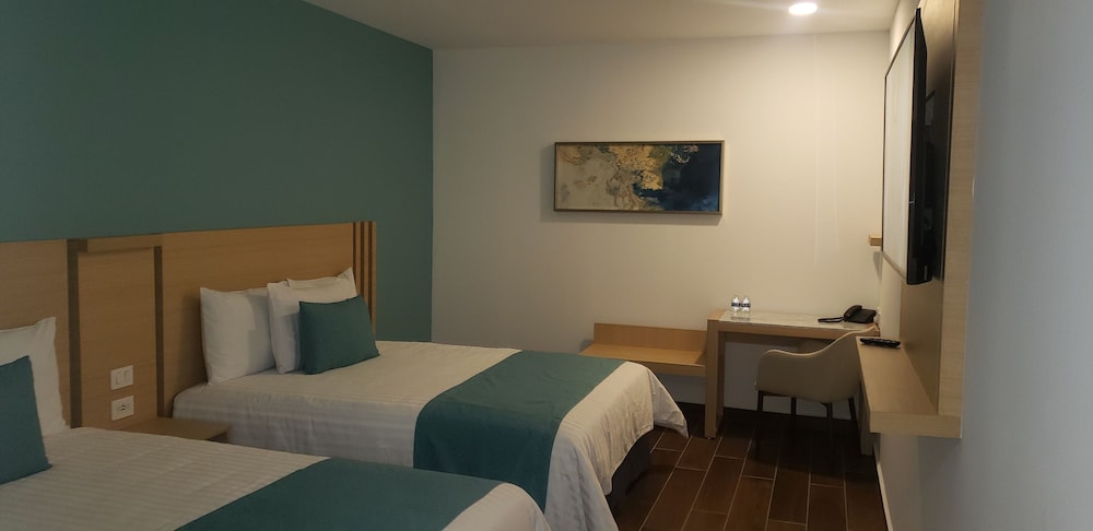 Standard Double Room, 2 Queen Beds - Photo 1