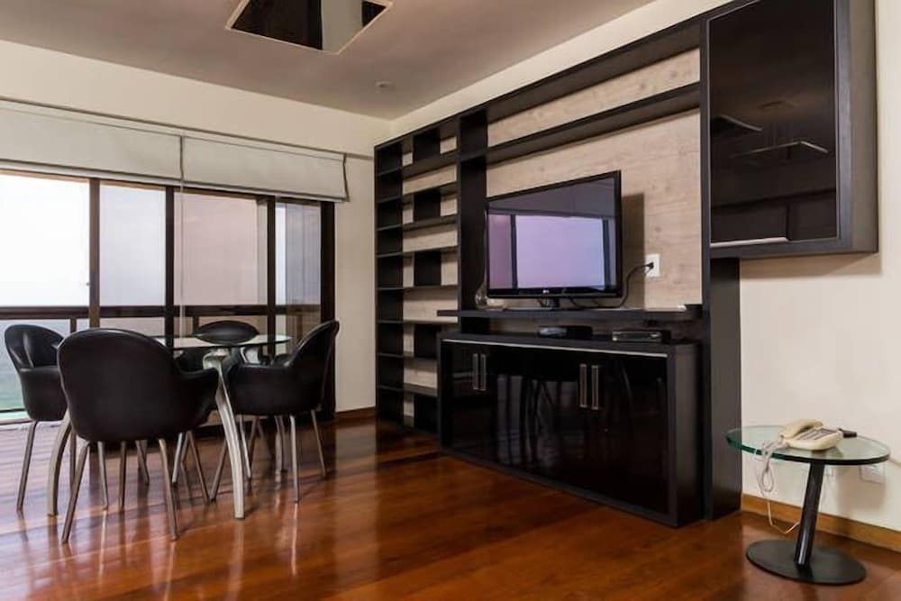 Luxury Apartment, 2 Bedrooms, Balcony, Beachfront