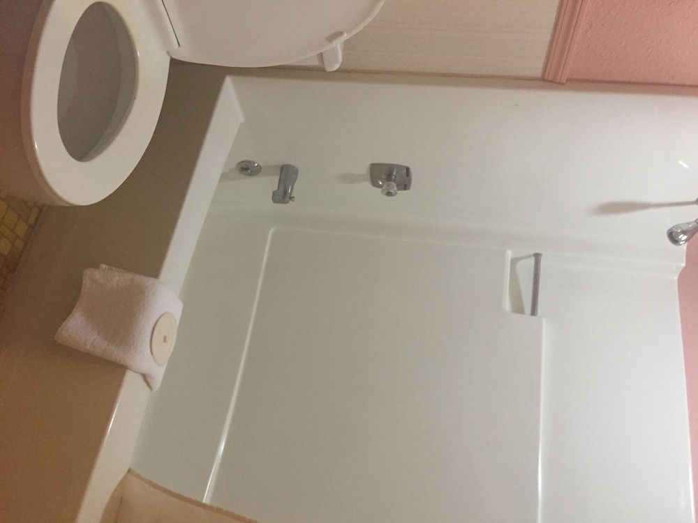 Classic Room, 1 King Bed photo 3
