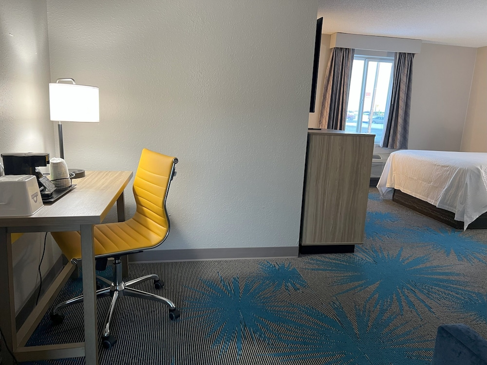 Deluxe Room, Multiple Beds, Non Smoking photo 2