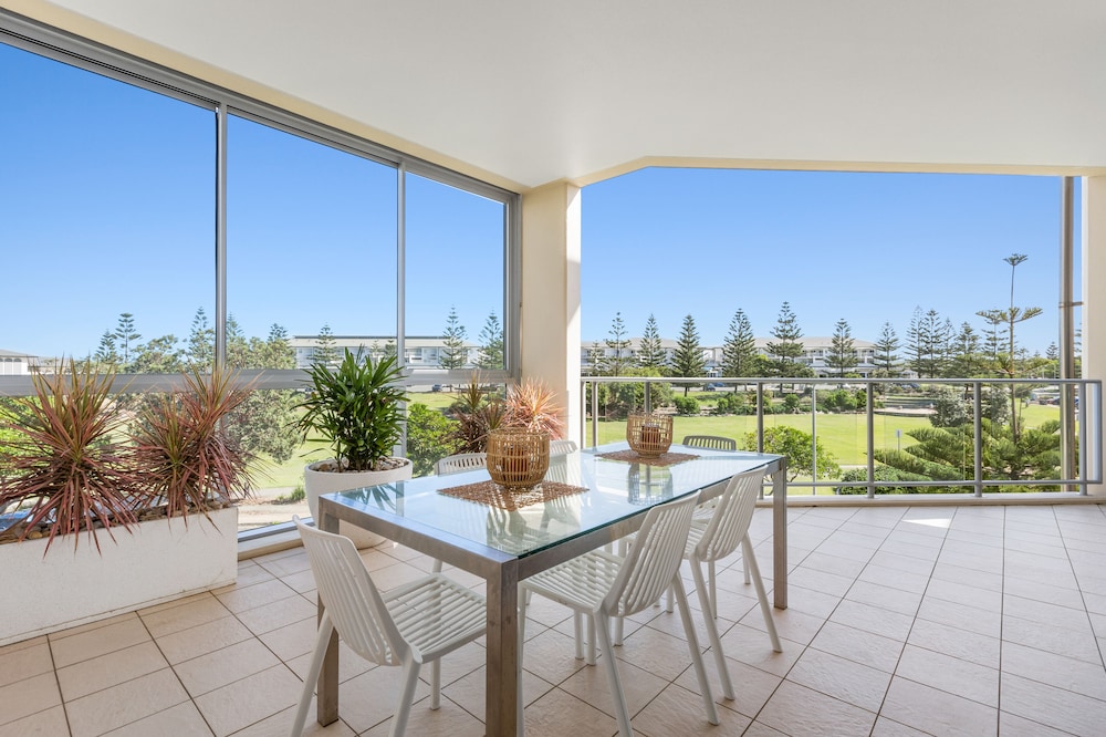 Suite, 2 Bedrooms, Jetted Tub, Park View photo 2