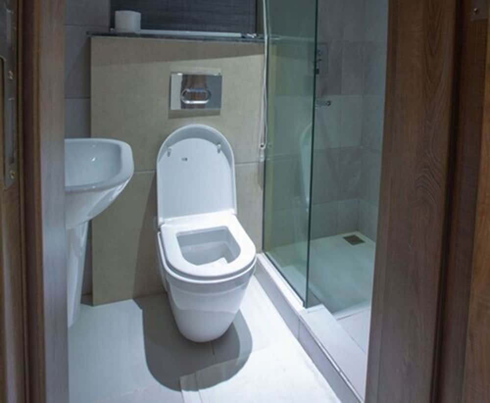 Suite - Photo 6