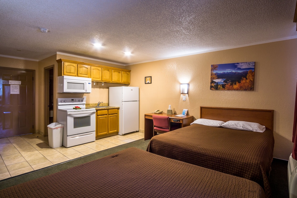 Deluxe Room, 2 Queen Beds, Kitchenette photo 1