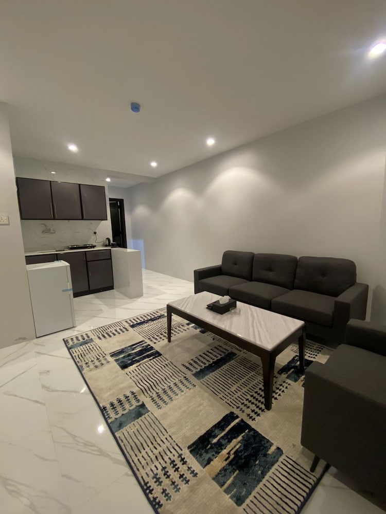 Suite and room and living room photo 3