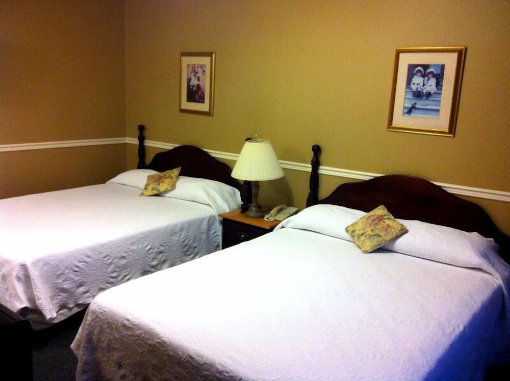 Standard Room, 2 Queen Beds photo 1
