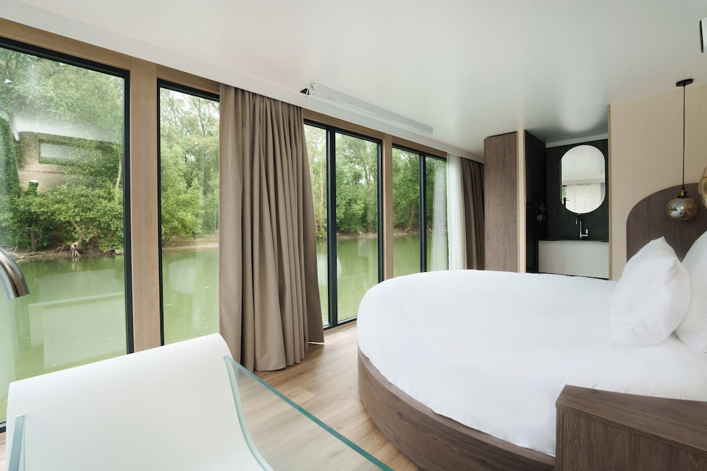 Panoramic Suite, River View