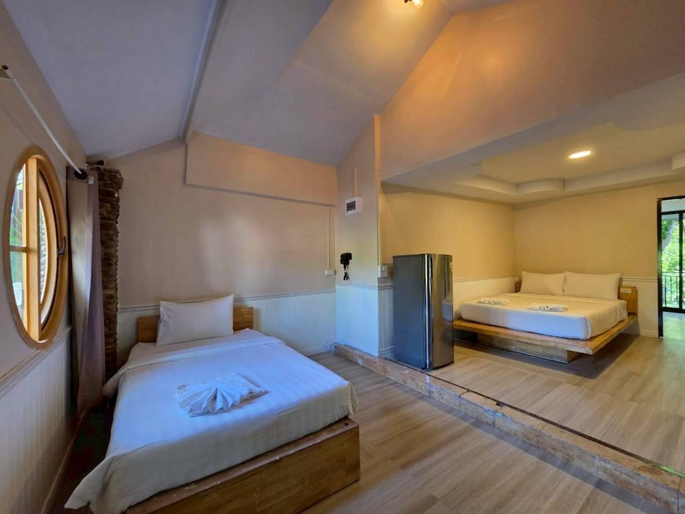 Deluxe Suite - Photo 8