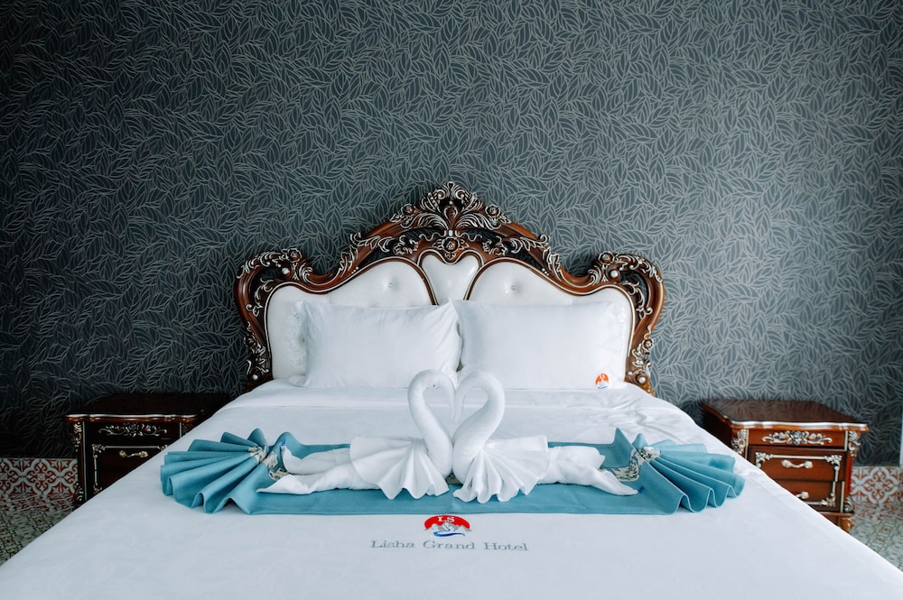 Honeymoon Studio Suite photo 1