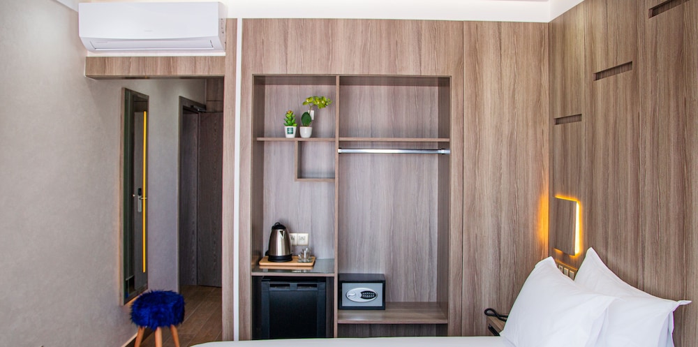 Standard Twin Room, 2 Twin Beds - Photo 9