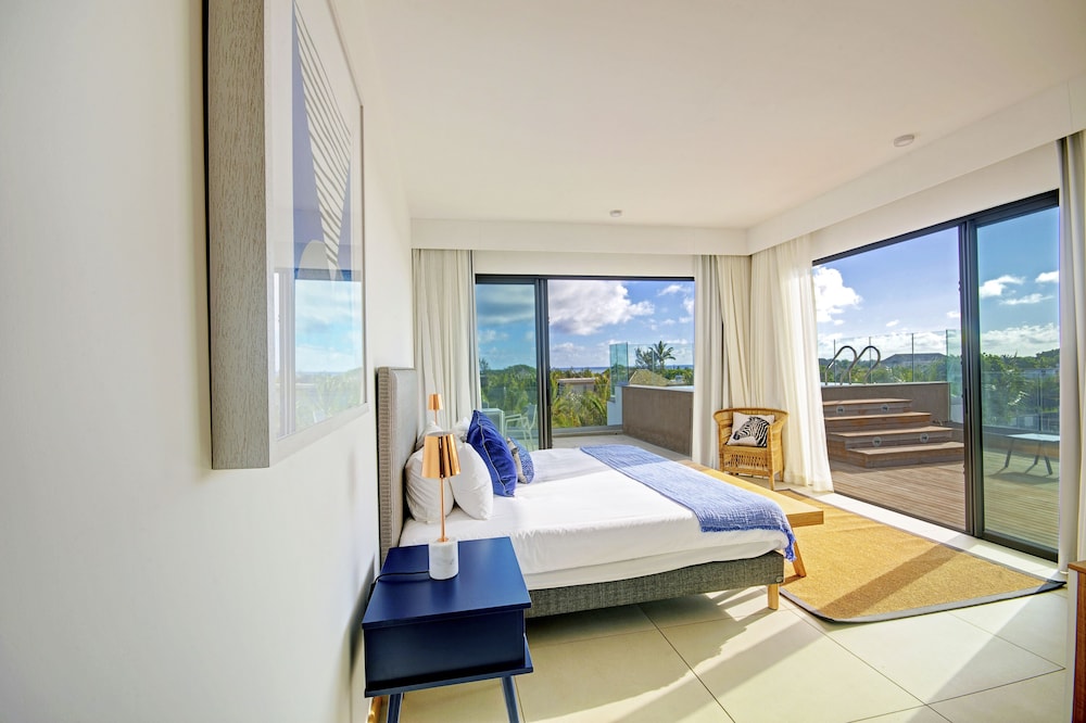 Exclusive Penthouse, 3 Bedrooms, Private Pool, Partial Ocean View