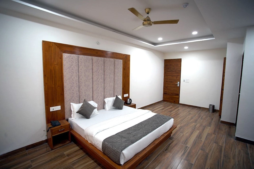 Deluxe Double Room, Multiple Bedrooms, City View
