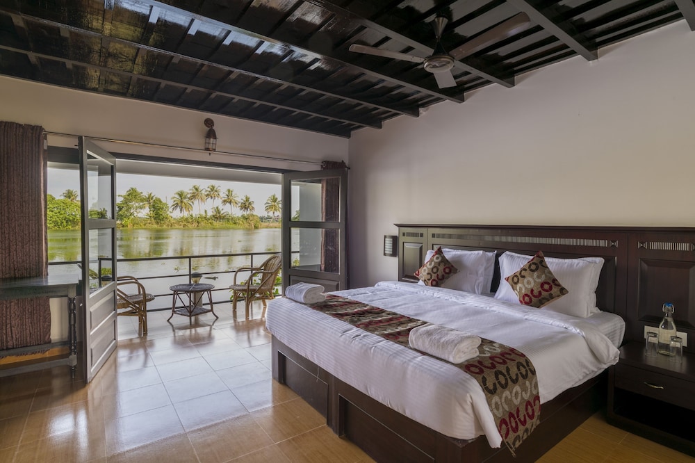 Luxury Cottage, 1 King Bed, Accessible, Non Smoking photo 2