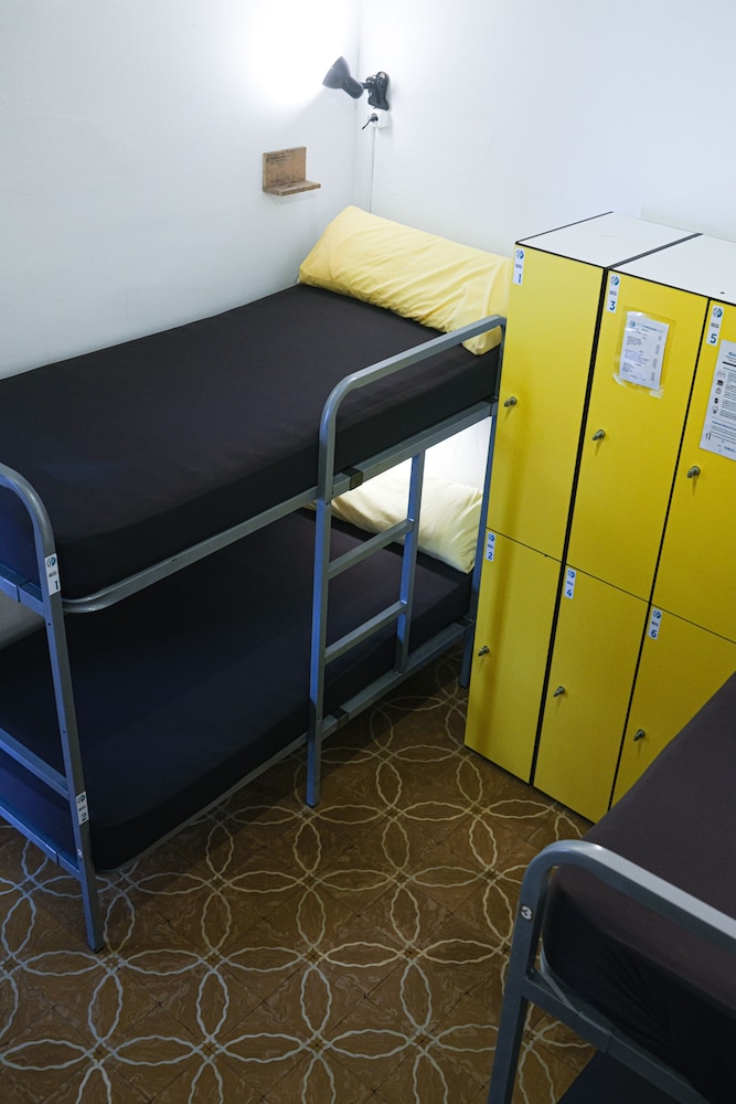 Shared Dormitory, Mixed Dorm (1 bed in a 6-Bed Dormitory Room) photo 3