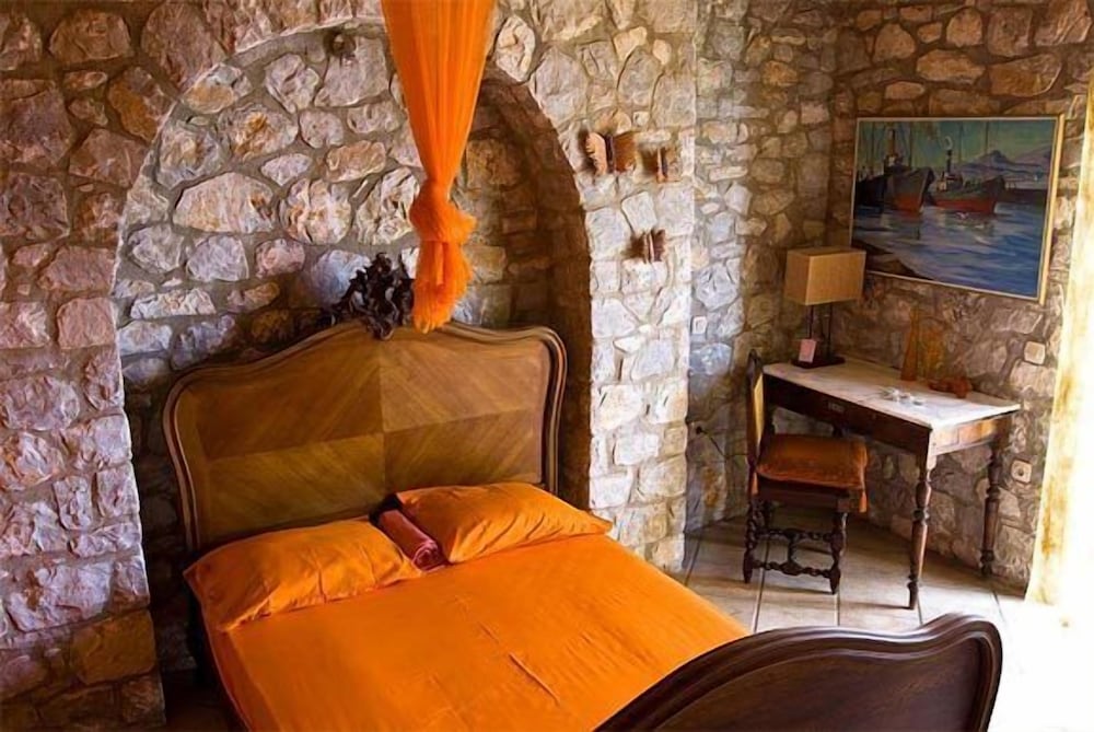 Villa, 3 Bedrooms, Pool Access (Manousaki)