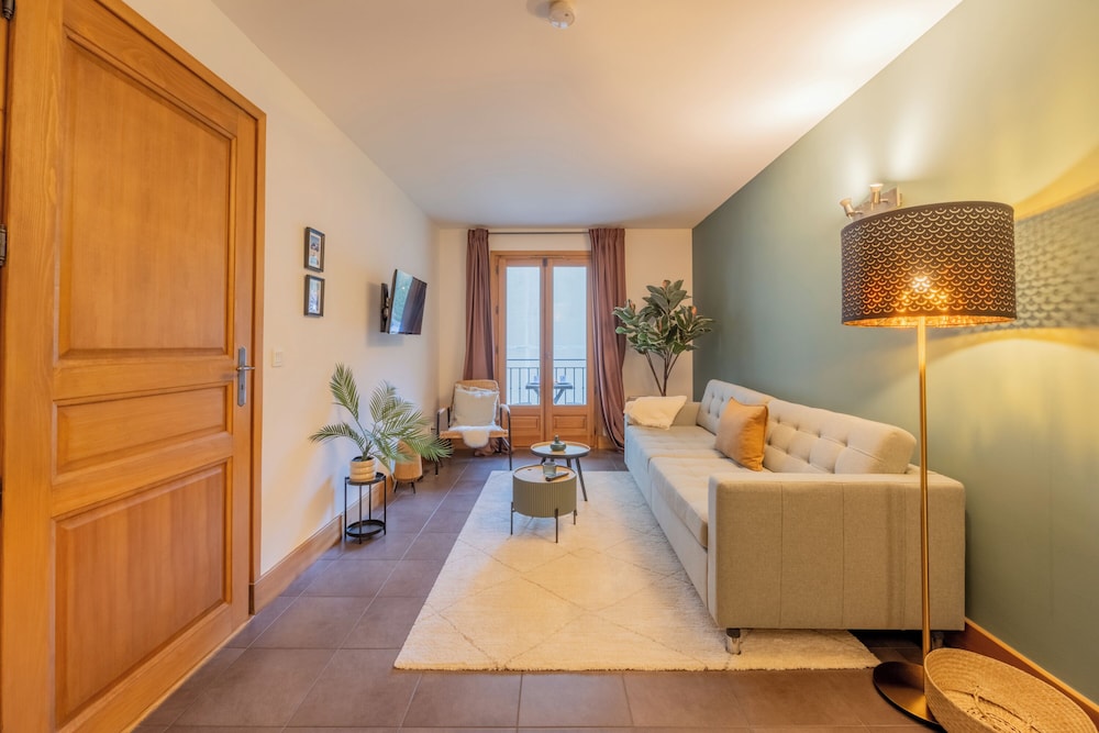 Family Apartment, Multiple Bedrooms (Vallorcine Loriaz 11 ski in / ski out) Family Apartment, Multiple Bedrooms (Vallorcine Loriaz 11 ski in / ski out)