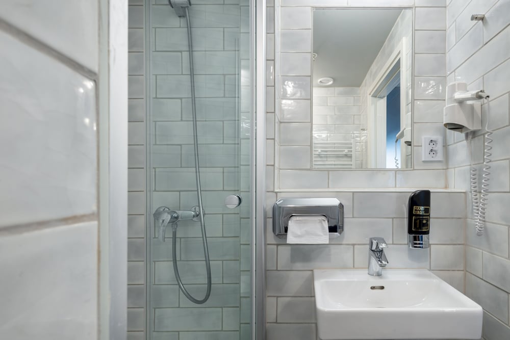 1 Bed in 6-Bed Dormitory Room thumbnail 6