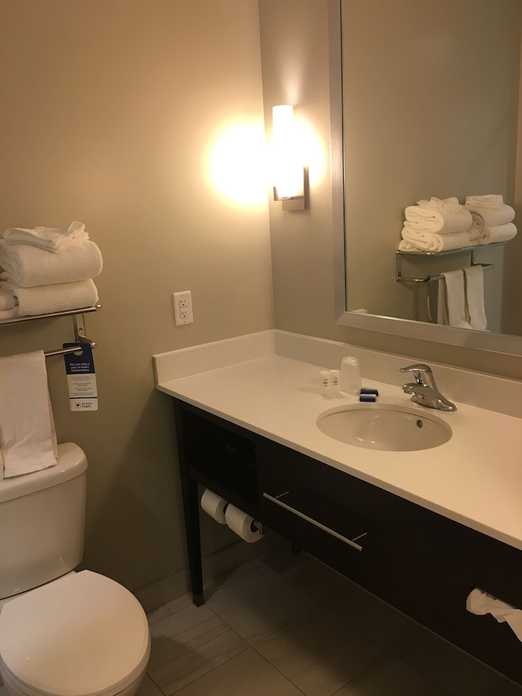 Standard Room, 2 Queen Beds, Refrigerator & Microwave - Photo 8