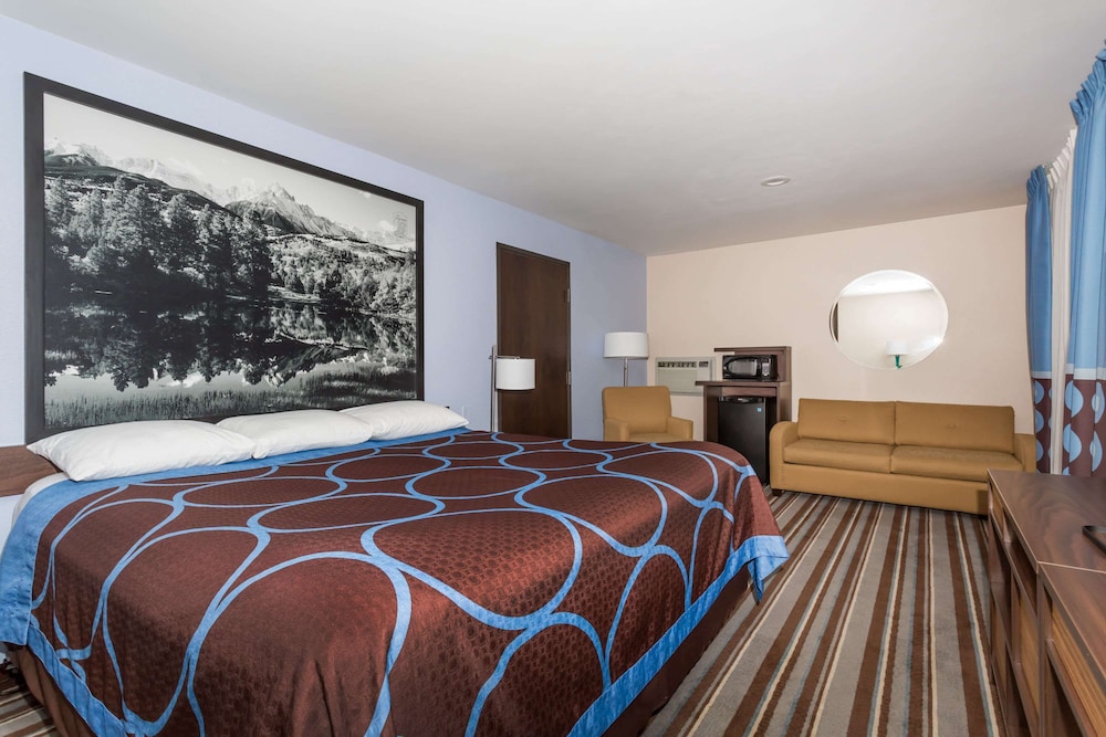 Studio Suite, 1 King Bed, Non Smoking (Second Floor) - Photo 1