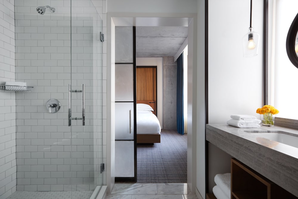 Suite, 1 Bedroom (Walk-In Shower) thumbnail 5