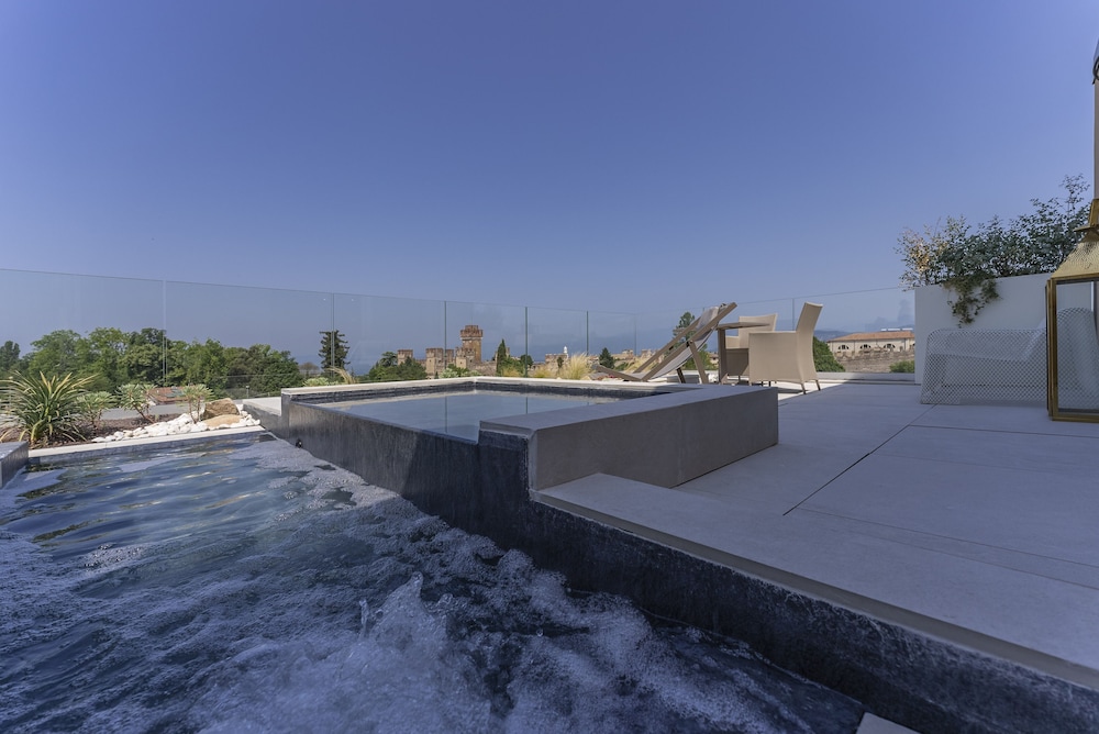Royal Suite, 1 Bedroom, Hot Tub, Lake View - Photo 1
