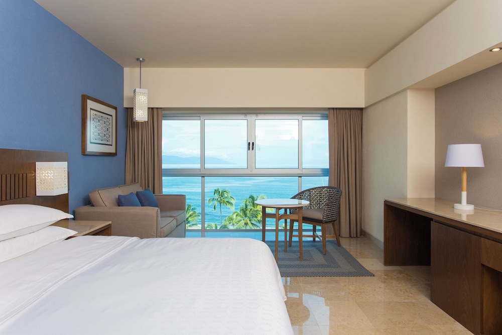 Deluxe Room, 1 King Bed, Ocean View photo 1