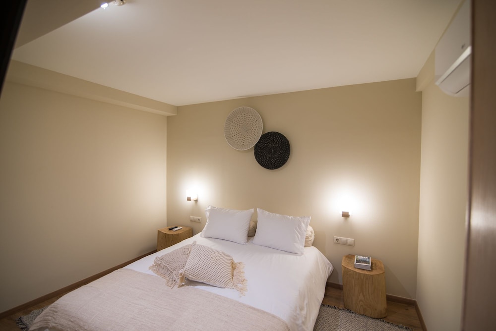 Deluxe Studio, Terrace, City View (Flora)