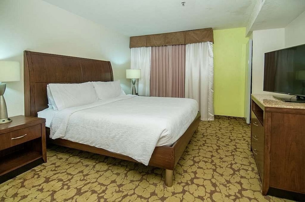 Standard Room, 1 King Bed - Photo 1
