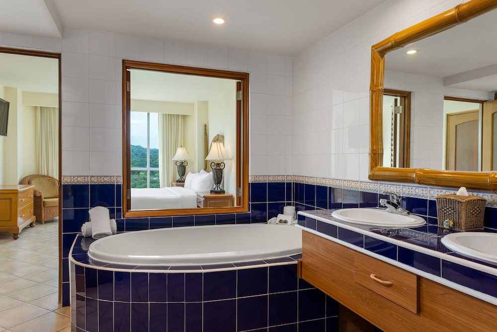 Standard Room, 1 Queen Bed, Garden View - Photo 6