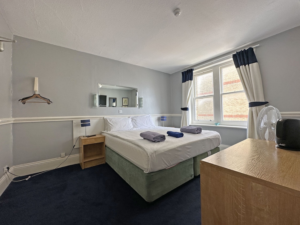Basic Double Room, Ensuite (9) - Photo 4